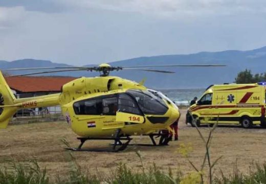 Drama na hrvatskom ljetovalištu: Ženu udario grom dok je nosila suncobran