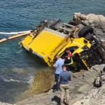 Drama na Jadranu: Kamion pao u more, kupači skakali u vodu (Video)