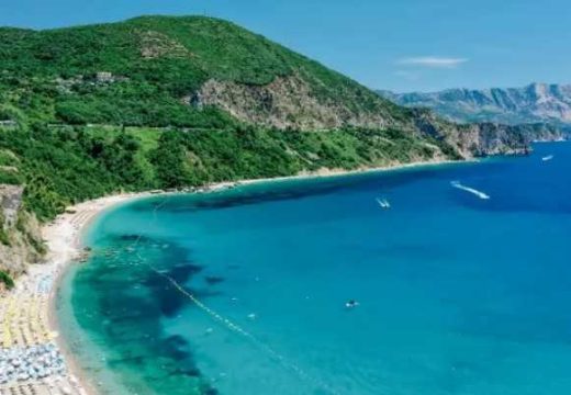 Tragedija usred nevremena u Budvi: Mladić (30) iz Srbije stradao na zatvorenoj plaži