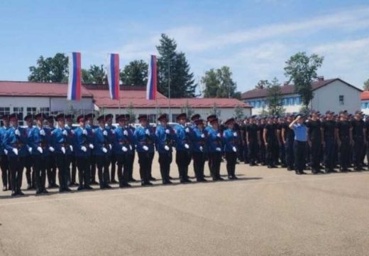 Veliki dan za MUP RS: Ugovori sa kadetima i nova vozila SAJ-u i Žandarmeriji (Foto)