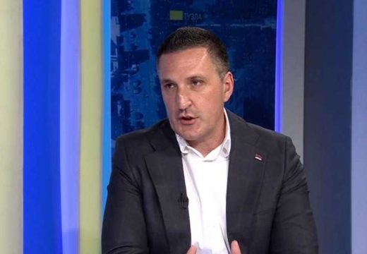 Politika: Elek smijenjen sa svih funkcija
