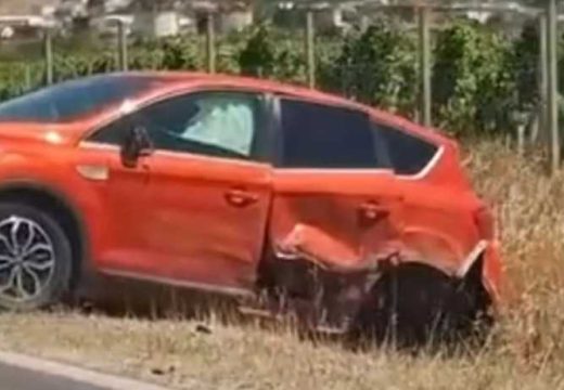 Nesreća u BiH: Pozlilo mu za volanom i zabio se u dva auta