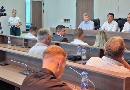 Afrička svinjska kuga: U Bijeljini počeo sastanak o aktuelnom stanju svinjogojstva u Semberiji (Foto)