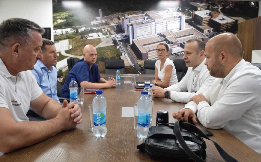 Nova odluka: Od idućeg mjeseca dodatak od 150 KM dobijaće ovi radnici u UKC RS (Foto)