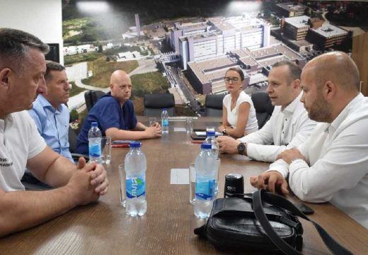Nova odluka: Od idućeg mjeseca dodatak od 150 KM dobijaće ovi radnici u UKC RS (Foto)