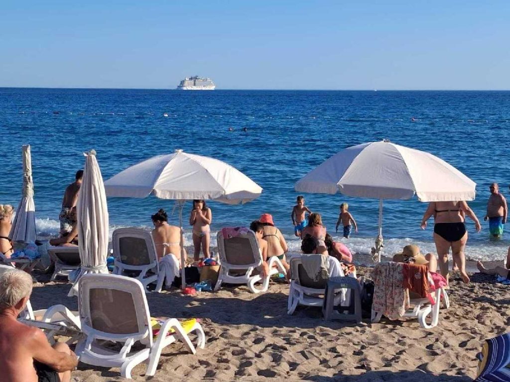 Grčka i Crna Gora hit destinacije: Gdje ovog ljeta ljetuju Semberci? (Foto)
