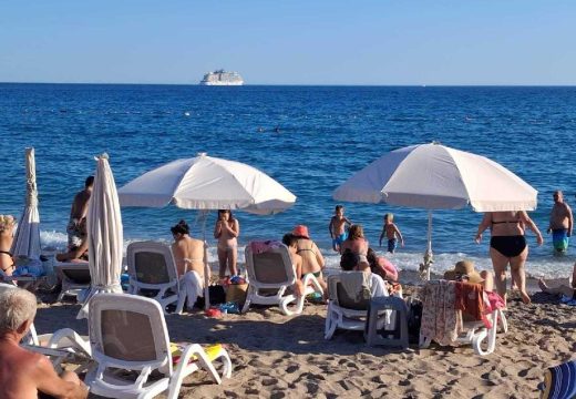 Grčka i Crna Gora hit destinacije: Gdje ovog ljeta ljetuju Semberci? (Foto)