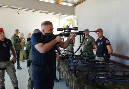 Minić u Zalužanima: Promovisana prva snajperska puška razvijena u Srpskoj (Foto)