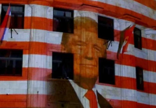 RS: Donald Tramp i američka zastava na Palati Republike u Banjaluci (Foto)