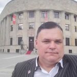 RS: Humanitarcu Zoranu Mijiću i njegovoj porodici prijećeno klanjem (Foto)