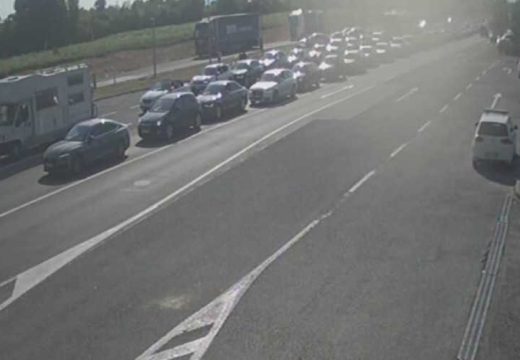 AMS RS: Duge kolone vozila na izlazima iz BiH