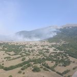 Nakon Konjica: Helikopter MUP-a RS gasi požar kod Nevesinja (Video)