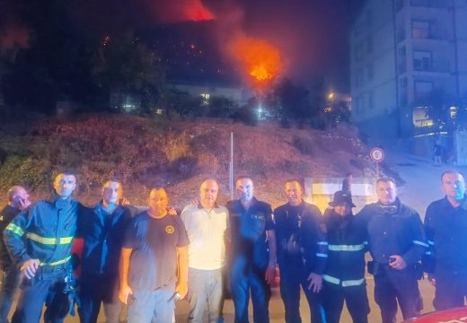 Požar i dalje aktivan: Trebinjski vatrogasci cijelu noć branili Baošiće od vatre