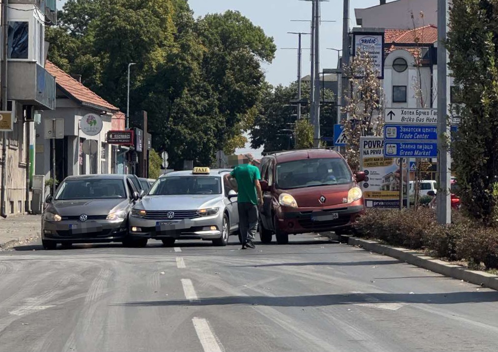 Hronika: Udes u Bijeljini, usporen saobraćaj kroz centar grada