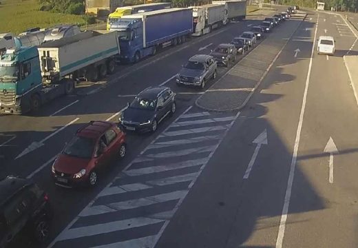 AMS RS: Gužve na tri granična prelaza, vozači oprezno zbog radova