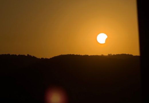 PREDIVAN PRIZOR: Banjalučani uživaju uz pomračenje sunca, spektakl na nebu