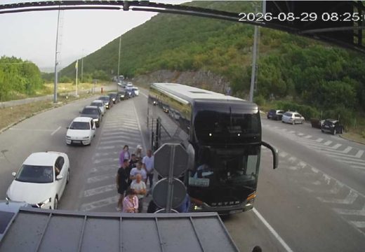 Pojačane gužve zbog sezone godišnjih odmora: Vozači čekaju na više graničnih prelaza
