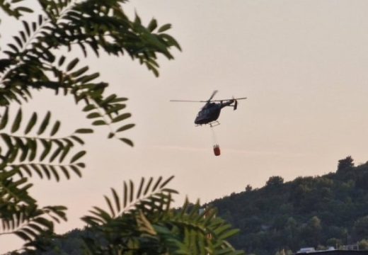 Nevesinje: Stanje na požarištima bolje, helikoper će gasiti vatru iznad Humčana