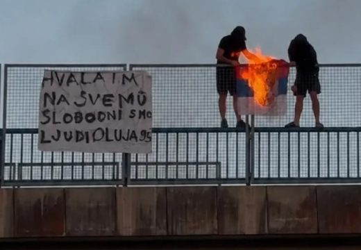 Region: U Hrvatskoj zapaljena srpska zastava