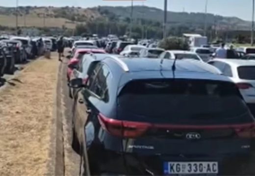Kolaps na ulazu u Grčku: Vozači u kilometarskim kolonama na 42 stepena (VIDEO)
