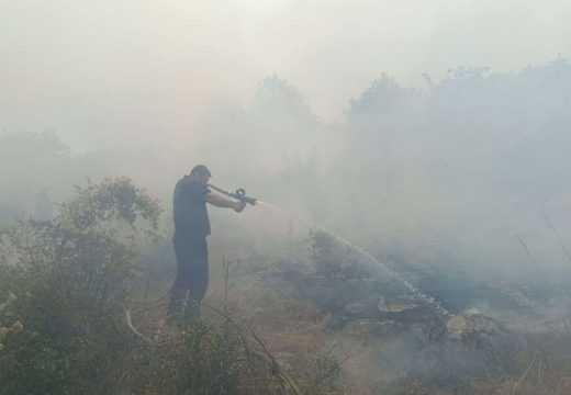 UGROŽENE I KUĆE: Na području Trebinja aktivni požari u više sela