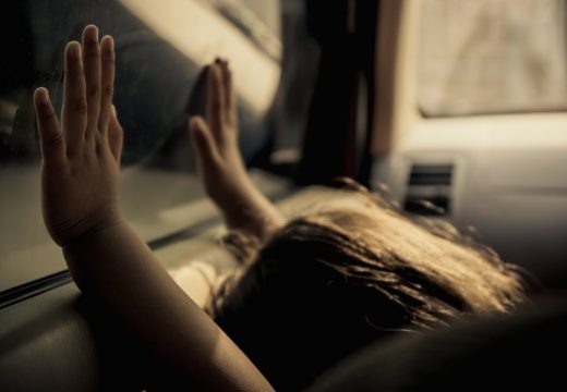 Užas u Poreču: Dijete ostavili u usijanom vozilu na parkingu i otišli u šoping