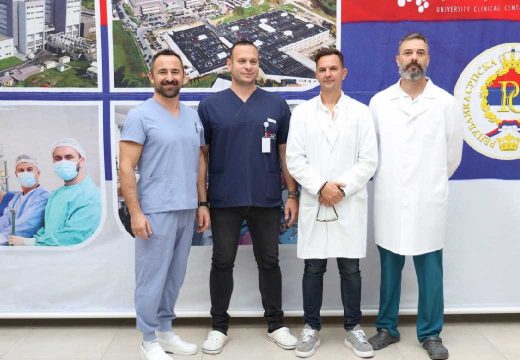 UKC RS napravio iskorak: Prva operacija koljena u BiH uz pomoć robota