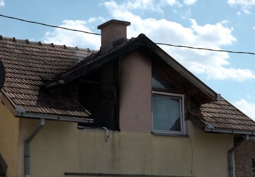 Požar u alternativnom smještaju u Brčkom: Spašavajući bebu skočio kroz prozor i slomio nogu