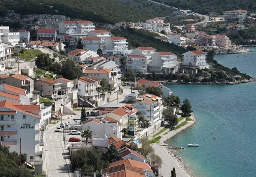 Koliko košta osvježenje:  Cijene pića u Neumu iznenadile turiste, ugostitelji zadovoljno trljaju ruke