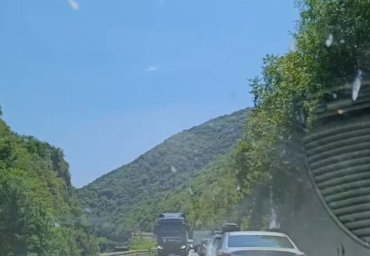 Saobraćaj usporen: Sudar dva auta i kamiona na putu Banjaluka i Mrkonjić Grad