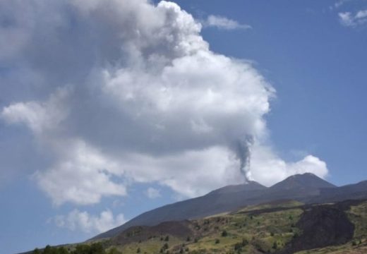 Sicilija: Etna ponovo eruptira (Video)