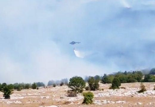 Bitka iz vazduha: Helikopteri MUP-a Srpske izbacili 20 tona vode na požarište kod Nevesinja