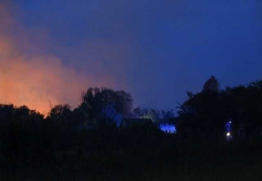 Policija i vatrogasci u Amajlijama: Blokiran put, kiša nije ugasila požar (FOTO)
