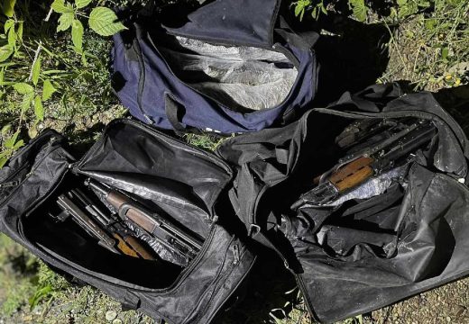 Pretresi u Banjaluci, Prnjavoru i Derventi: Policija pronašla 14 automatskih pušaka (Foto)