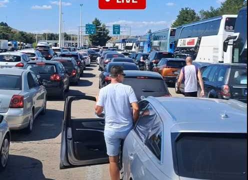 Kolaps na izlazu iz Grčke: Kolone vozila, u automobilima izmjereno 51 stepen! (Video)
