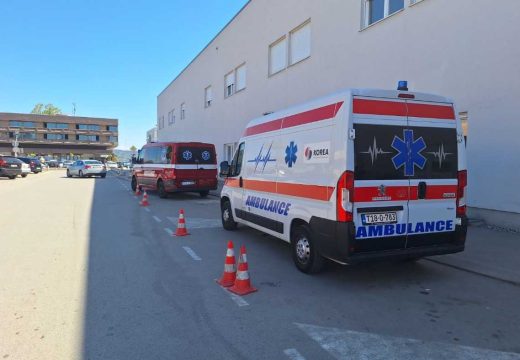 RS: Banjalučanin povrijeđen pri padu s kuće, prevezen na UKC RS