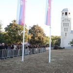 Hiljade građana u koloni odaju počast generalu Mladiću