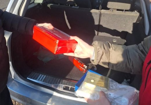 Akcija u Bijeljini: Vozačima besplatno podijeljeno 160 kompleta prve pomoći