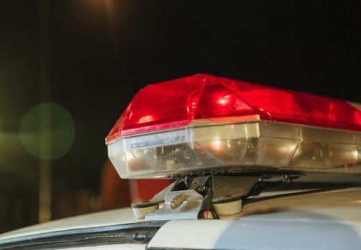 Obustavljen saobraćaj: Težak udes na putu Milići – Vlasenica, auto na krovu