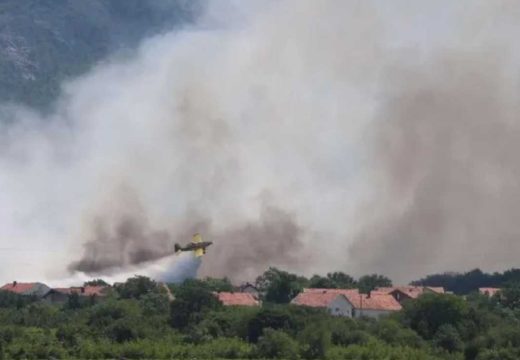 Gori na više lokacija u BiH, dim i miris paljevine stigli do Hrvatske