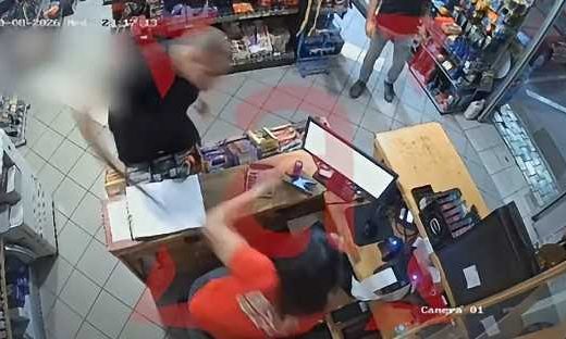 Hronika: Tukao radnika u Trebinju na benzinskoj pumpi, svi stajali i gledali (Uznemirujući video)