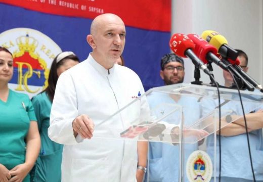 Banjaluka: Ljekari UKC RS odstranili tumor od 6 kg; “Pritiskao je srce i pluća” (Foto)