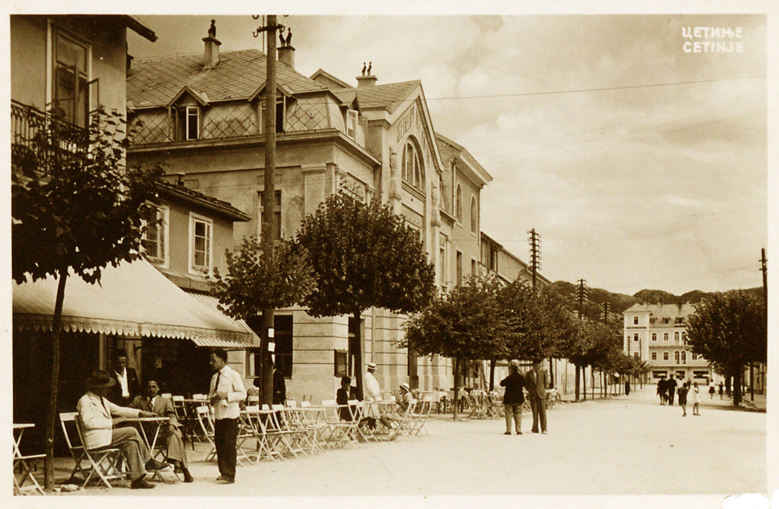 Цетињски занатлија 1906: Браћо Цетињани, своју берберницу уступам добром Србину којег грађанству најтоплије препоручујем