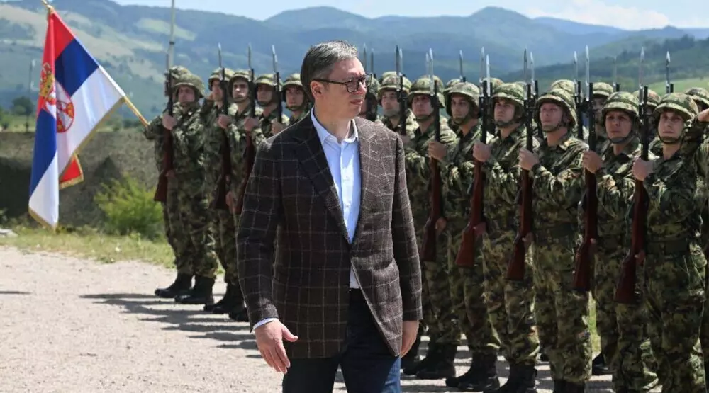 Вучић честитао Дан Војске Србије: Снажан и поуздан стуб сигурности и мира