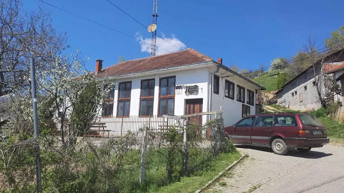 Скинуте табле лажне државе: Поново раде амбуланте у селима Суво Грло и Бање на КиМ