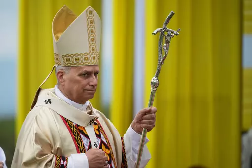 Како је први амерички папа ушао у политичку арену против Трампа