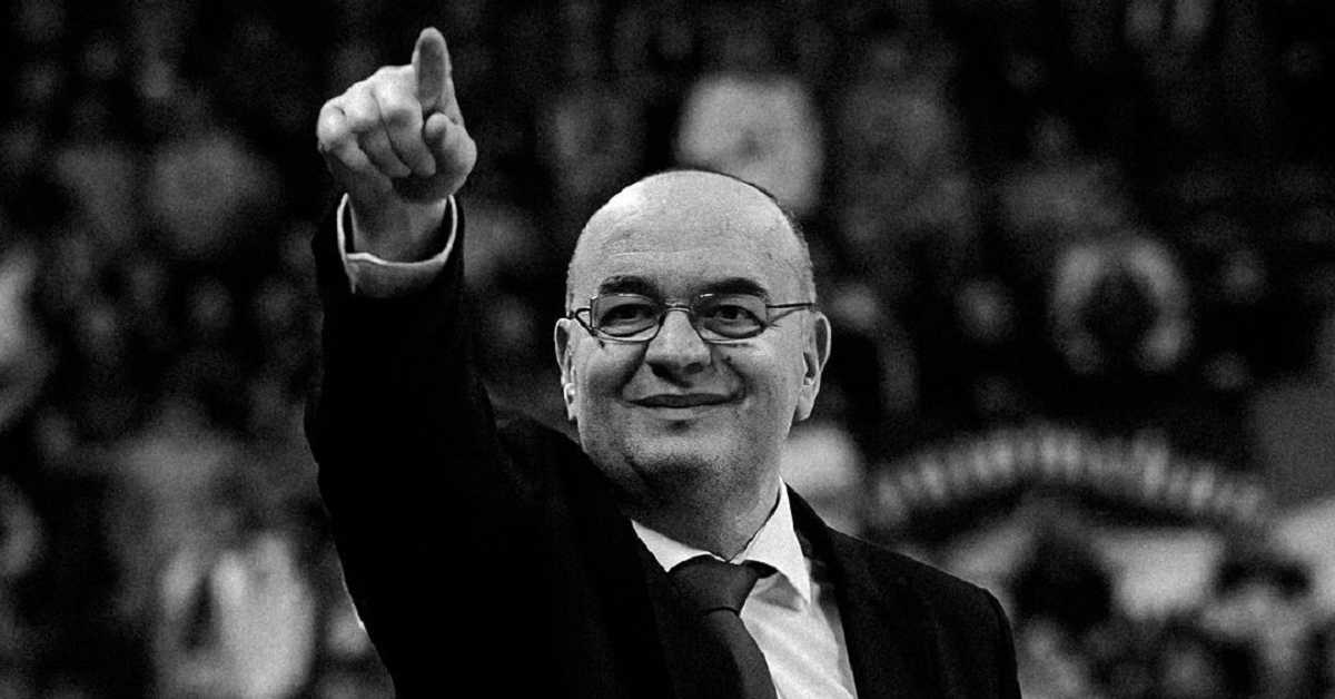 Књига жалости испред Арене: Навијачи Партизана се опраштају од Вујошевића