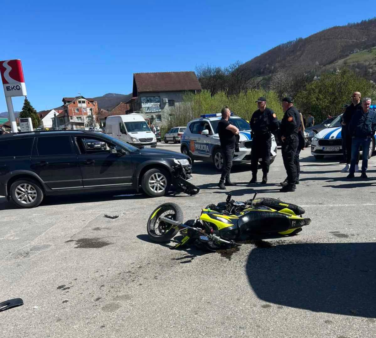 У судару мотора и аутомобила у Бијелом Пољу тешко повријеђена једна оосба