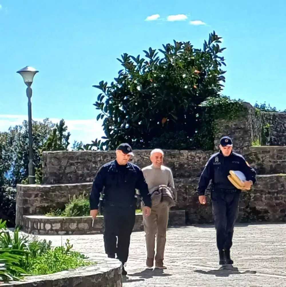 Акција „пољуби, па пусти“ се наставља: Чеду Поповићу укинут притвор