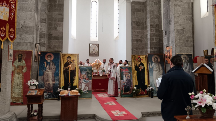 Свечано обележена слава храма Свети Сава у јужном делу Косовске Митровице